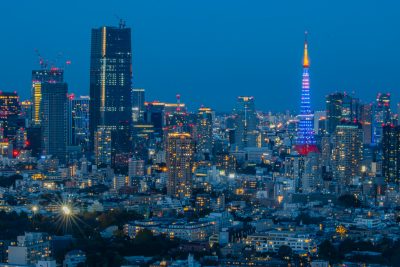 東京都港区の東京タワーと市街地
