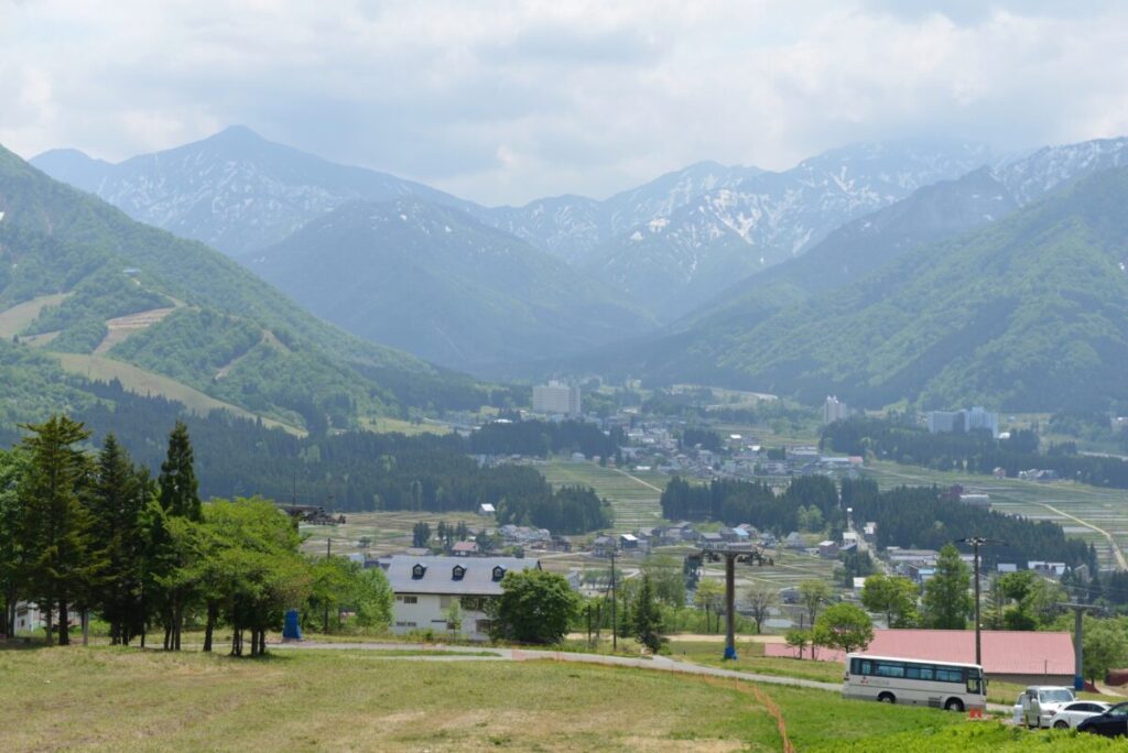 スキー場から見下ろす湯沢町