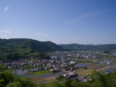青森県三戸町上空から見下ろす街並みと田舎の風景
