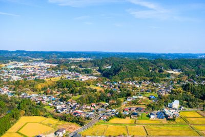 千葉県大多喜町の田んぼや家屋の町並み全景