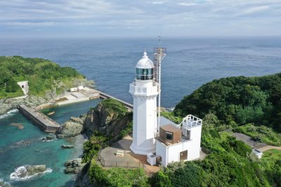 愛媛県伊方町の佐田岬灯台と海岸線と自然