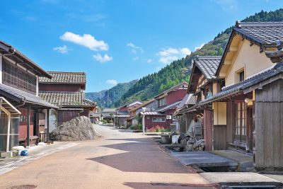 福井県若狭町の伝統的な家屋と町並み