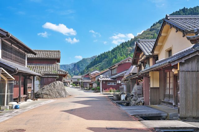 福井県若狭町の伝統的な家屋と町並み