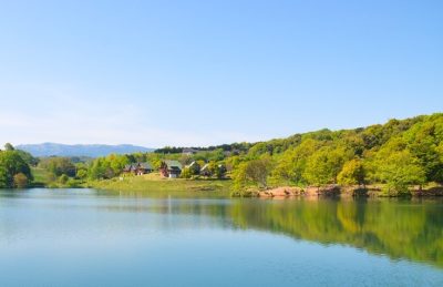 福岡県上毛町ののどかなな自然の風景と町並み