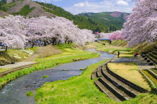 福島県石川町を流れる阿武隈川と田舎の風景
