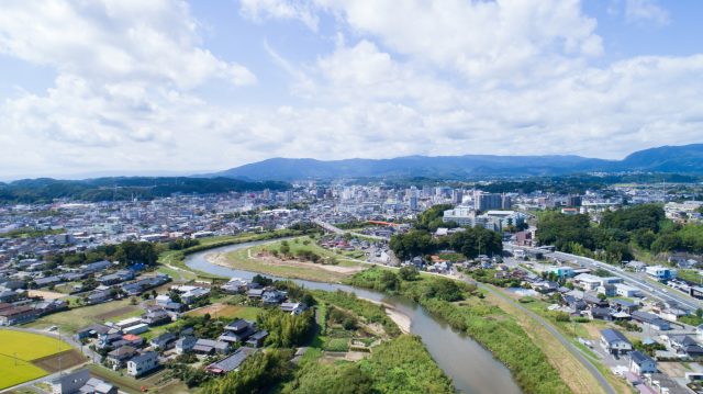 福島県いわき市の市街地の景色を空撮