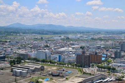 福島県郡山市の駅ビルから眺める市内の景色
