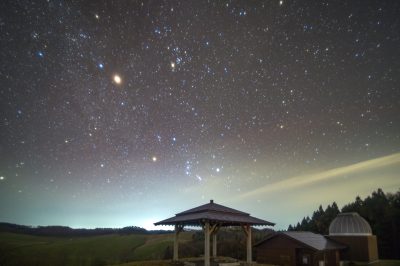 福島県鮫川村の鹿角平天文台の星景写真