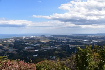 福島県新地町にある鹿狼山からの町の全景