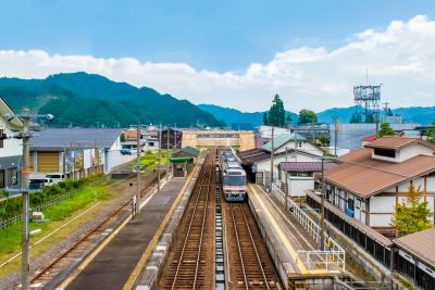 岐阜県飛騨市の飛騨古川駅と周辺市街地jの町並み