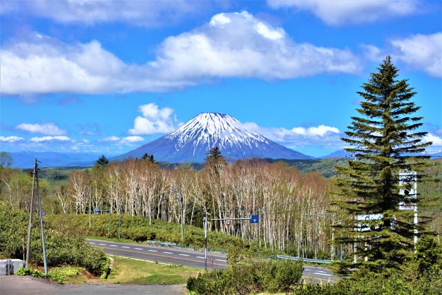 北海道喜茂別町の中山大橋周辺の中山峠と羊蹄山