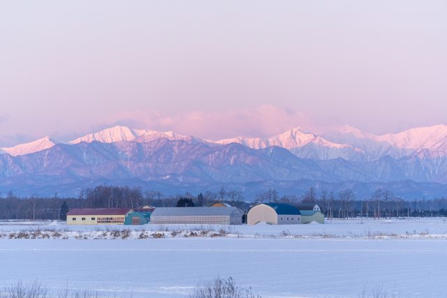 北海道更別村の田舎の行き景色と十勝平野