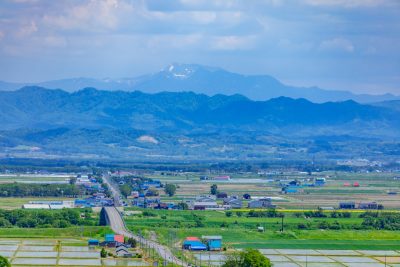 北海道月形町の円山公園展望台から見た夕張岳