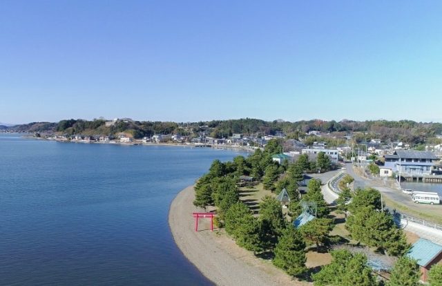 茨城県茨城町の田舎町の風景と湖