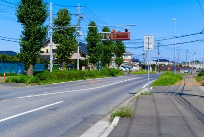 茨城県守谷市の道路沿いの風景