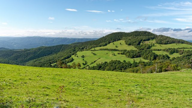 岩手県葛巻町のくずまき高原牧場と田舎の風景