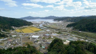 岩手県大槌町の全景と港の風景