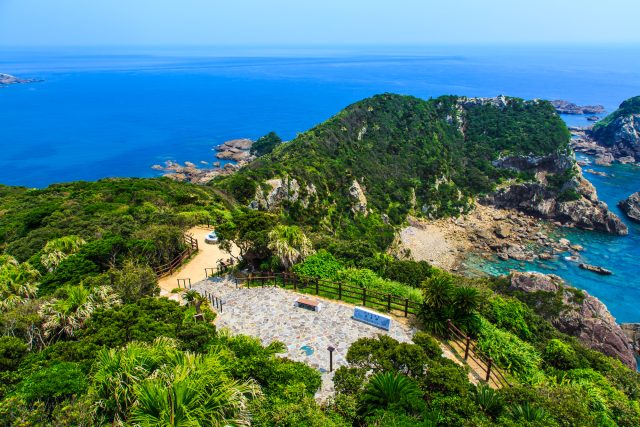 鹿児島県南大隅町佐多岬とのどかな海沿いの風景