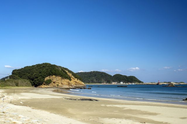 鹿児島県中種子町の熊野海水浴場とのどかな風景