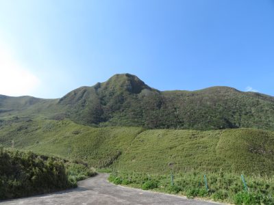 鹿児島県十島村の悪石山とのどかな田舎の風景