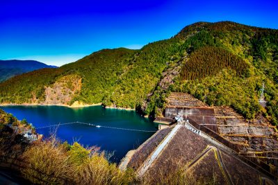 高知県北川村の魚梁瀬ダムと田舎の風景