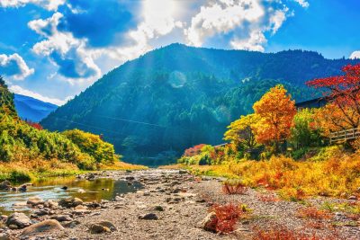 高知県馬路村の安田川と田舎の風景と紅葉