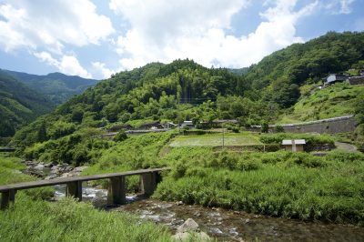 高知県檮原町の中古屋沈下橋と田舎ののどかな町並み