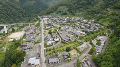 熊本県五木村のローカルな町並みを空撮