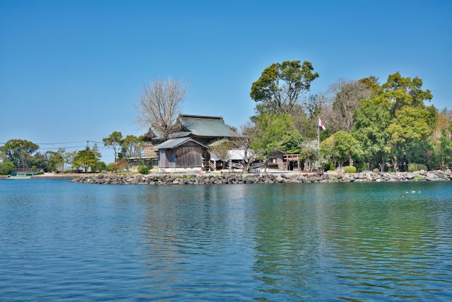 熊本県嘉島町の浮島神社とのどかな町並み