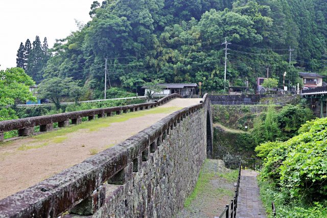 熊本県美里町の霊台橋と田舎の町並み