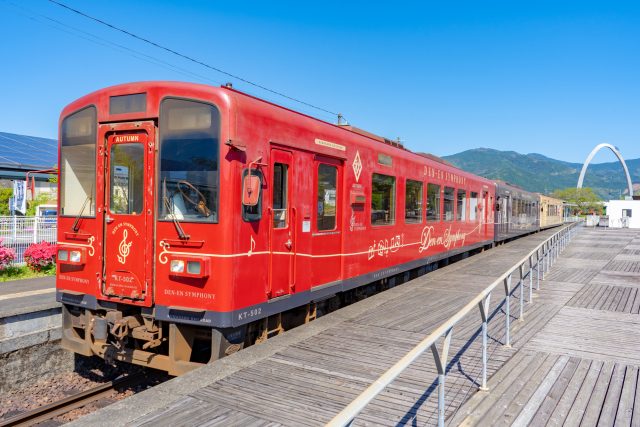 熊本県湯前町の湯前駅と田園シンフォニーと町並み