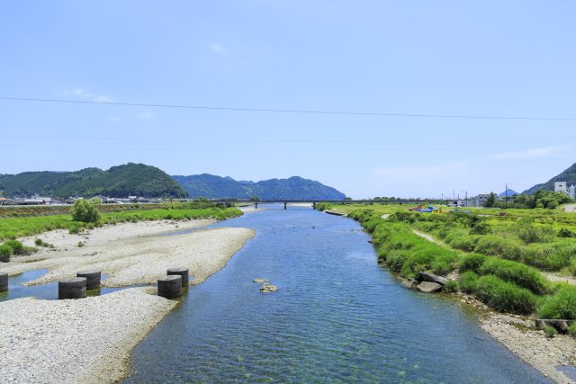 三重県紀北町の銚子川と田舎の風景