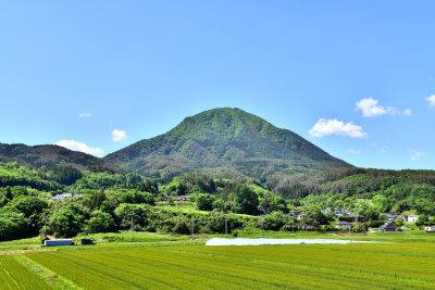 長野県青木村の田舎の風景と田んぼと町並み