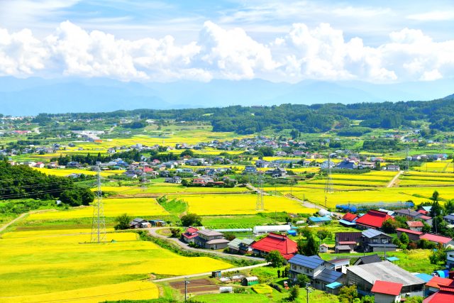 長野県飯綱町の田舎の町並み