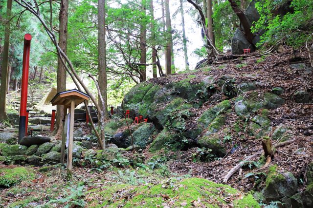 奈良の御杖村の姫石明神と田舎の風景