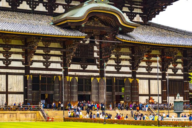 奈良県奈良市の街並み(東大寺大仏殿)