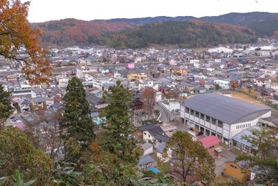 新潟県加茂市の公園から眺める市街地の町並み