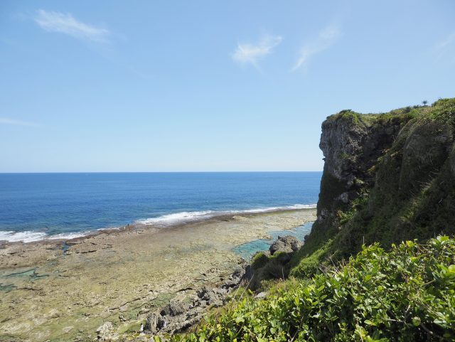 沖縄県八重瀬町の街並み(慶座絶壁（ギーザバンタ）(沖縄県八重瀬町))