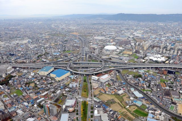 大阪府門真市の市街地と門真ジャンクションの風景