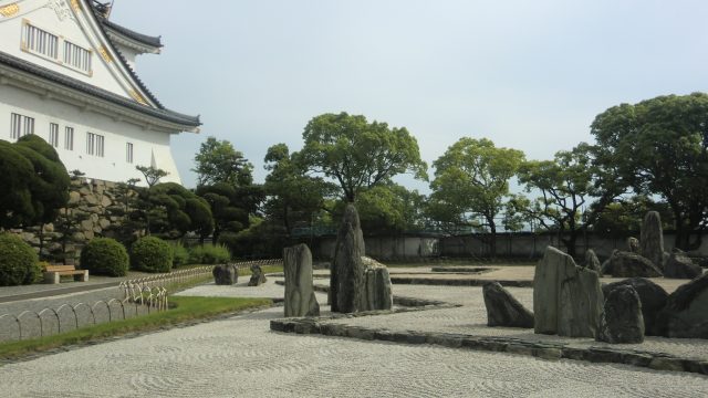 大阪府岸和田市の街並み(岸和田城の天守閣と庭園)