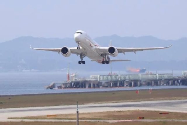 大阪府田尻町にある関西国際空港と飛行機