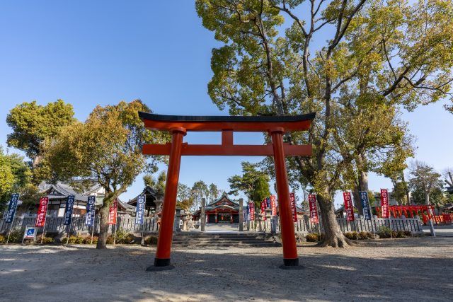 大阪府豊中市の街並み(晴天の豊中稲荷神社)