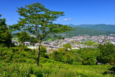 埼玉県皆野町のリトリートフィールドMahora稲穂山からの市街地の風景