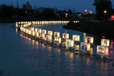 埼玉県杉戸町で開催される大落古利根川灯篭流し祭りの景色
