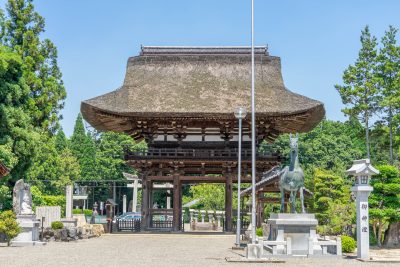 滋賀県竜王町の苗村神社と夏の景色