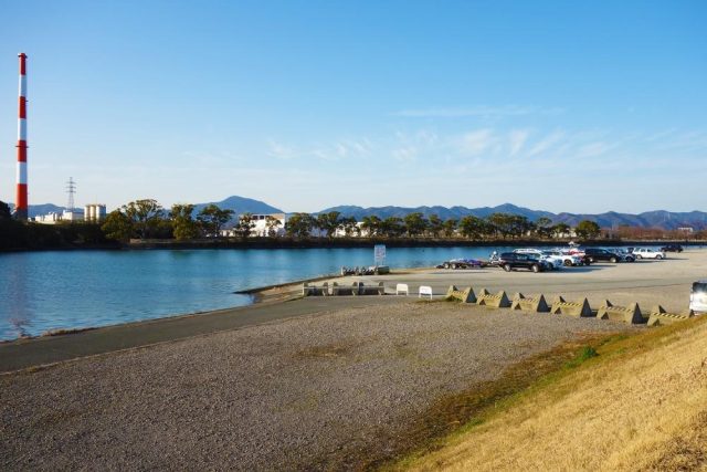 徳島県北島町の水辺交流プラザ周辺の田舎の町並みと河川敷