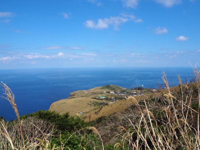 東京都青ヶ島村の街並み(青ヶ島　大凸部からの風景)