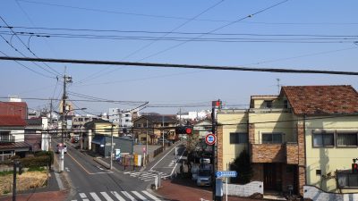 東京都羽村市の街並み(歩道橋から見た羽村駅方面の街並み)