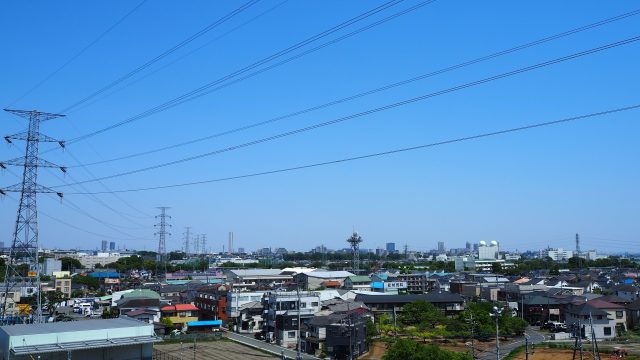 東京都府中市の街並み「東京都・府中市の眺望・街並み 初夏の青空」