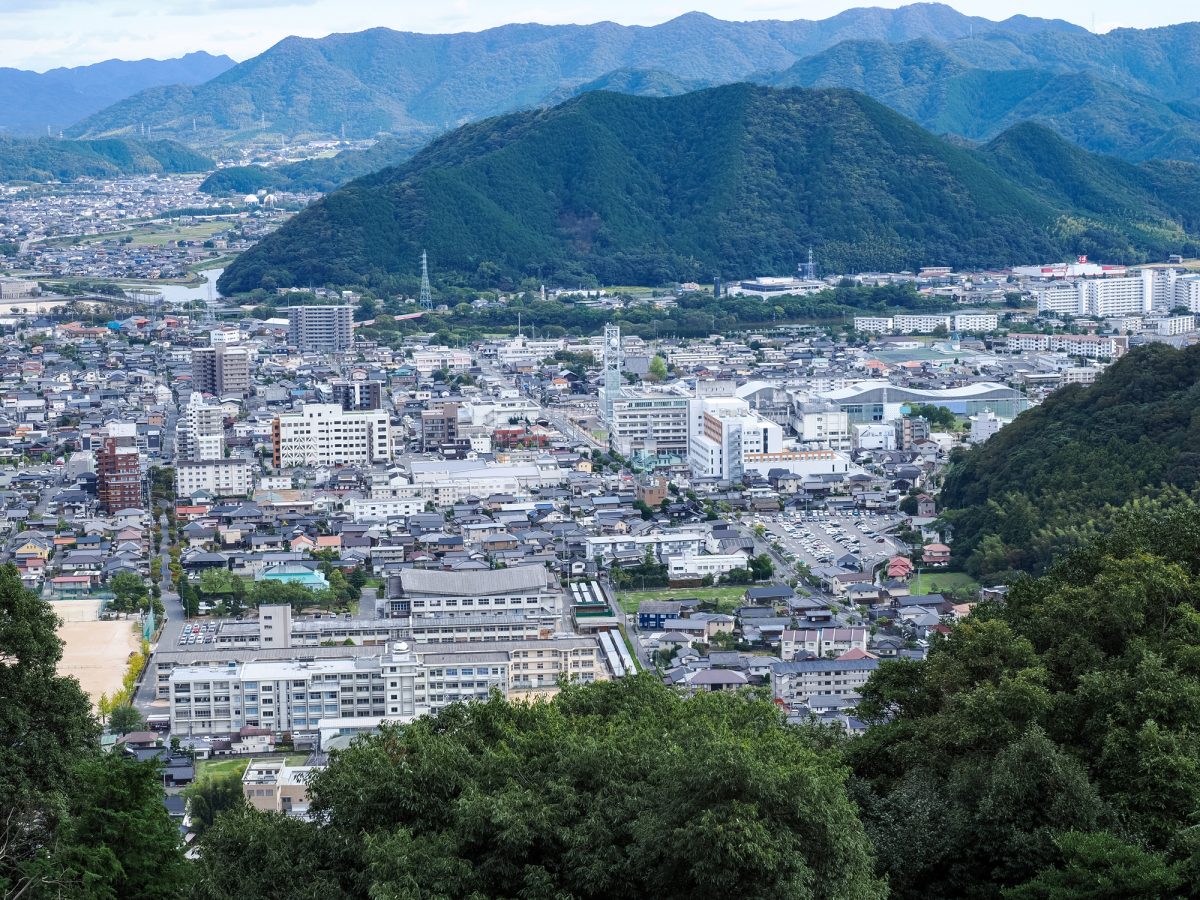 山口県山口市の市街地の町並み